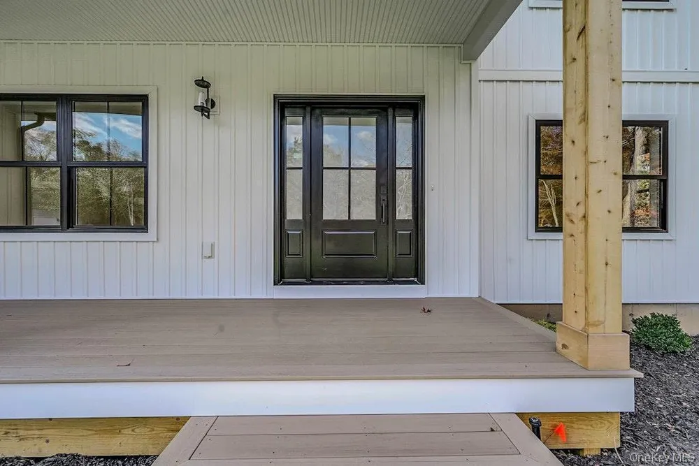 20 Bunker Ln, Middle Island, NY 11953