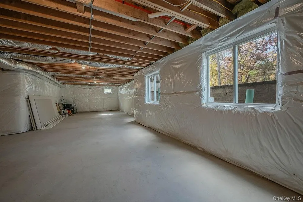 20 Bunker Ln, Middle Island, NY 11953