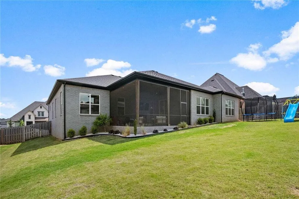 8003 W Bancroft St, Rogers, AR 72758