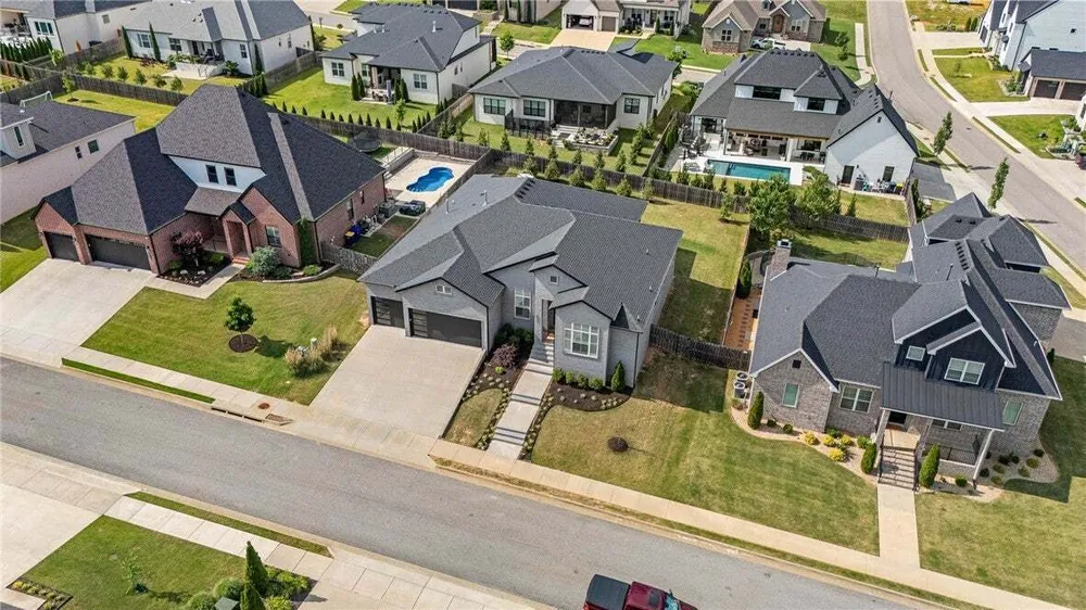 8003 W Bancroft St, Rogers, AR 72758