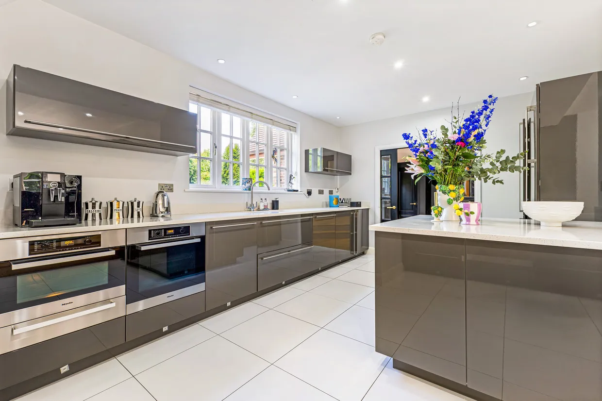Woodland Way, Tadworth, KT20 photo 4