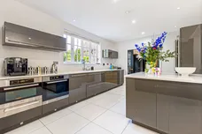 Woodland Way, Tadworth, KT20 photo 4