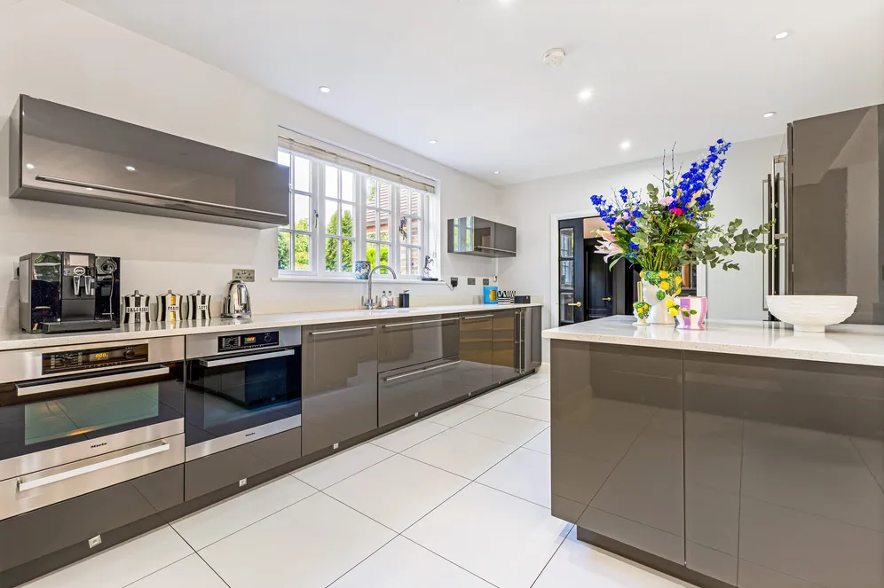 Woodland Way, Tadworth, KT20 photo 4