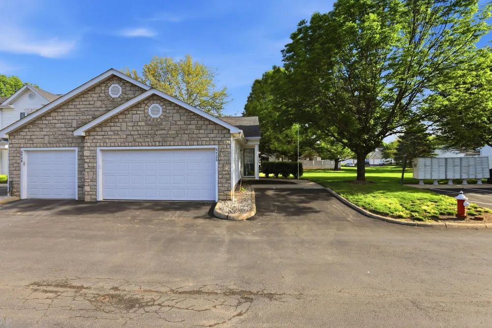 6726 Hamler Dr, Canal Winchester, OH 43110