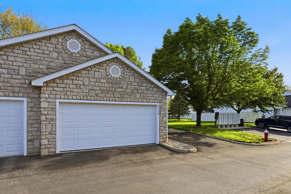 6726 Hamler Dr, Canal Winchester, OH 43110