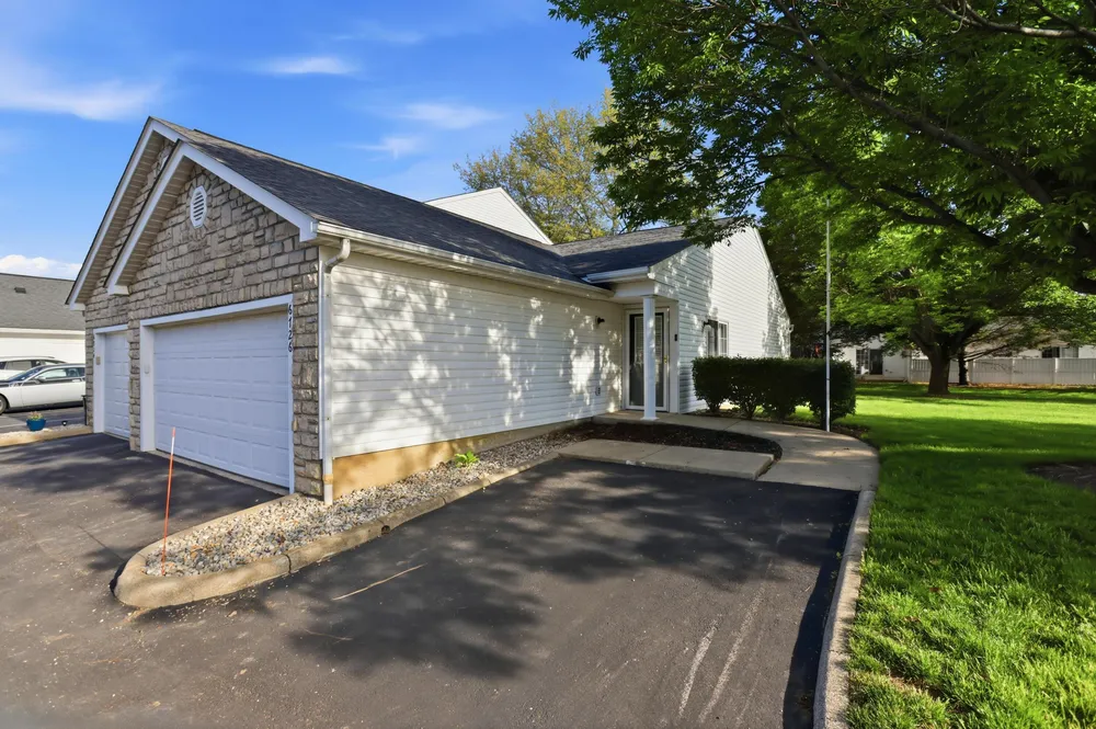 6726 Hamler Dr, Canal Winchester, OH 43110