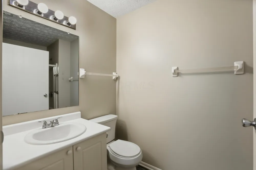 6726 Hamler Dr, Canal Winchester, OH 43110