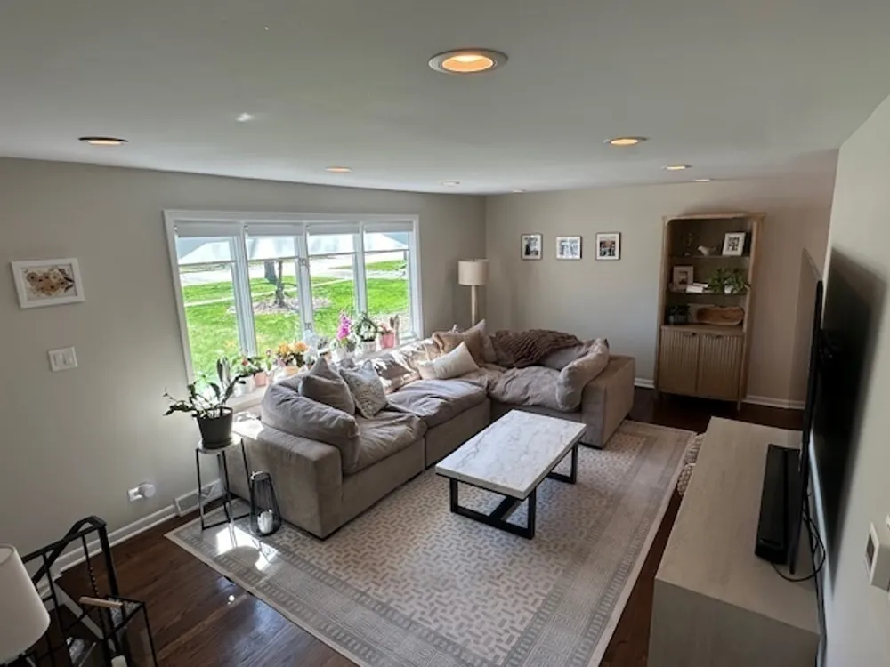430 71st St, Darien, IL 60561