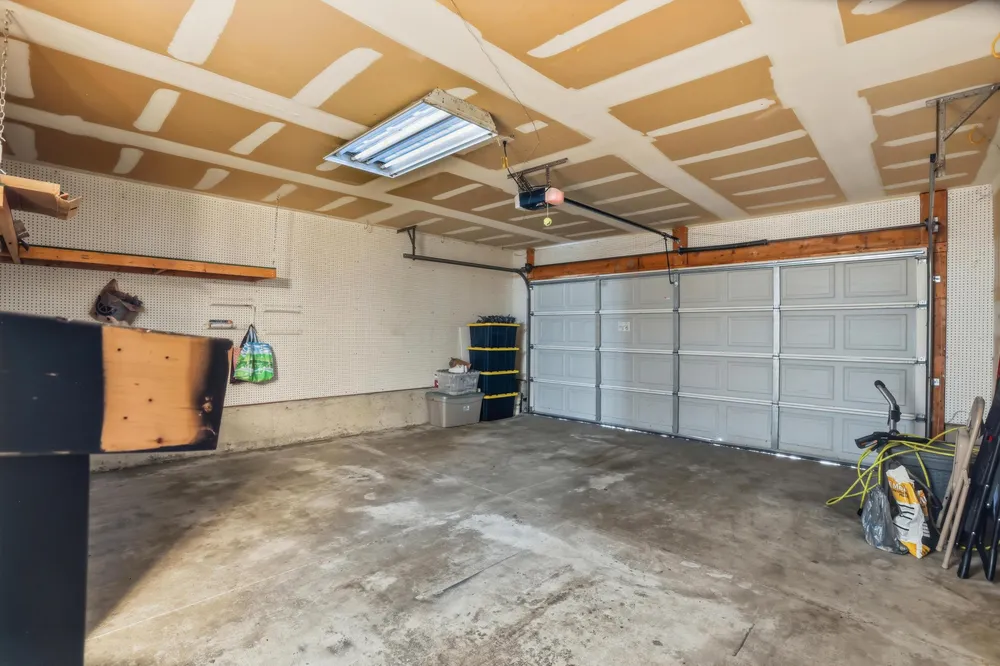 6726 Hamler Dr, Canal Winchester, OH 43110