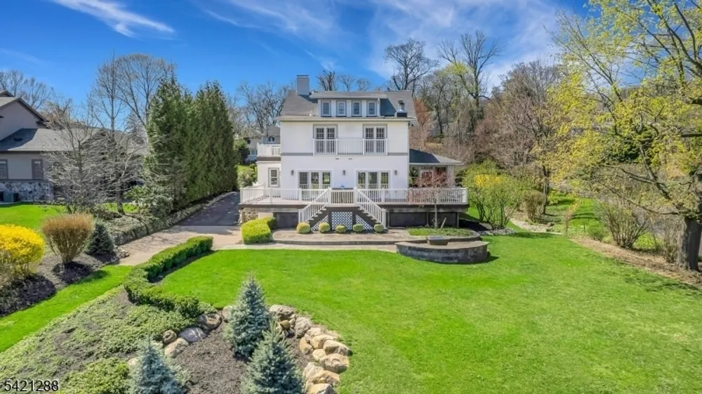 17 Briarcliff Rd, Mountain Lakes, NJ 07046