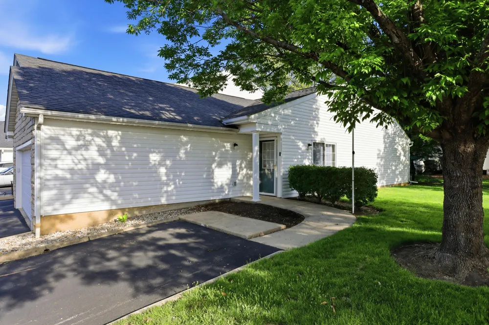 6726 Hamler Dr, Canal Winchester, OH 43110