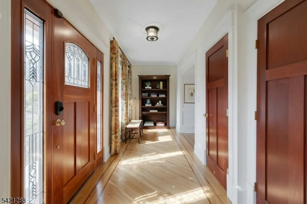 17 Briarcliff Rd, Mountain Lakes, NJ 07046