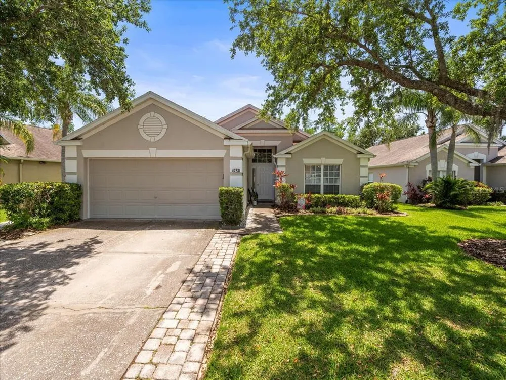 4250 Pine Isle Dr, Lutz, FL 33558