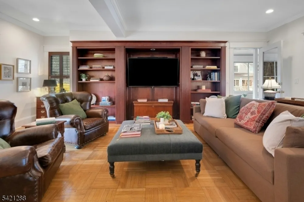 17 Briarcliff Rd, Mountain Lakes, NJ 07046