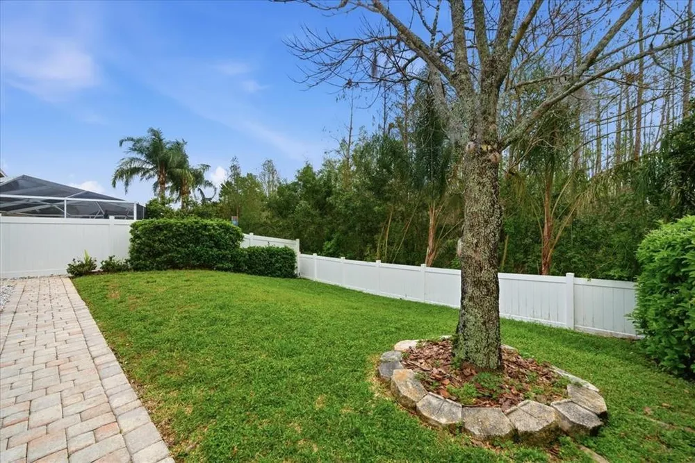 4250 Pine Isle Dr, Lutz, FL 33558