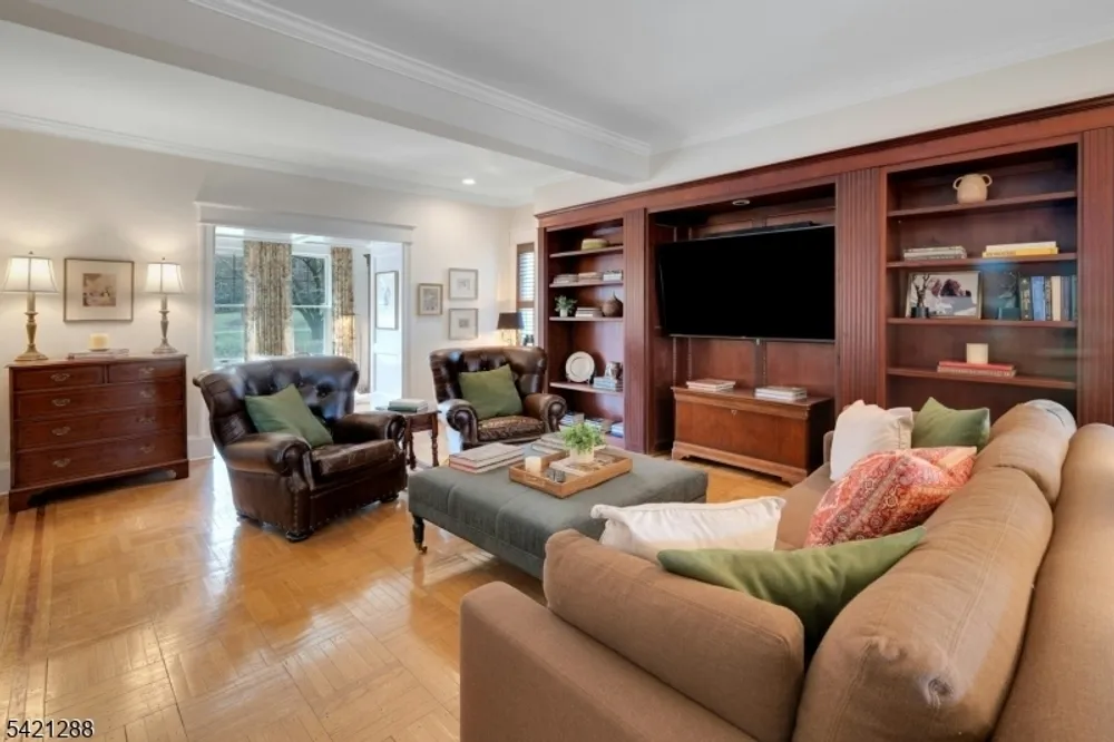 17 Briarcliff Rd, Mountain Lakes, NJ 07046