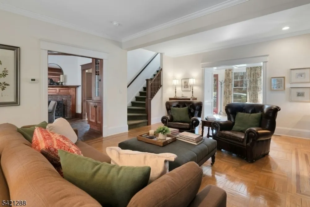 17 Briarcliff Rd, Mountain Lakes, NJ 07046