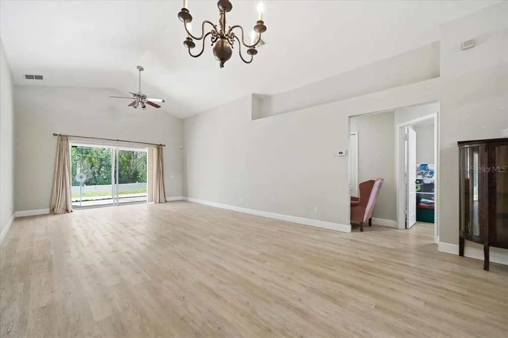 4250 Pine Isle Dr, Lutz, FL 33558