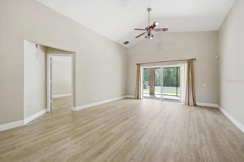 4250 Pine Isle Dr, Lutz, FL 33558
