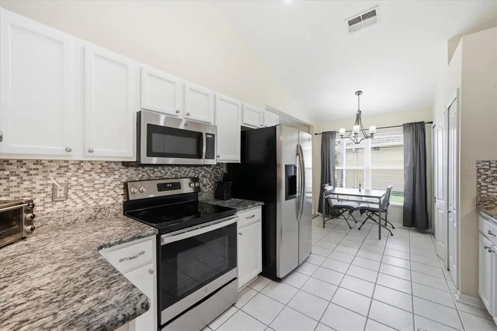 4250 Pine Isle Dr, Lutz, FL 33558