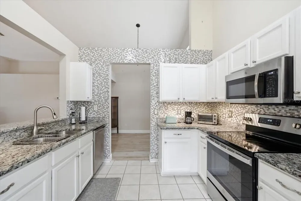 4250 Pine Isle Dr, Lutz, FL 33558
