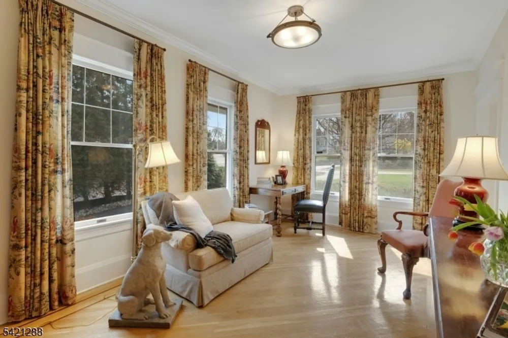 17 Briarcliff Rd, Mountain Lakes, NJ 07046