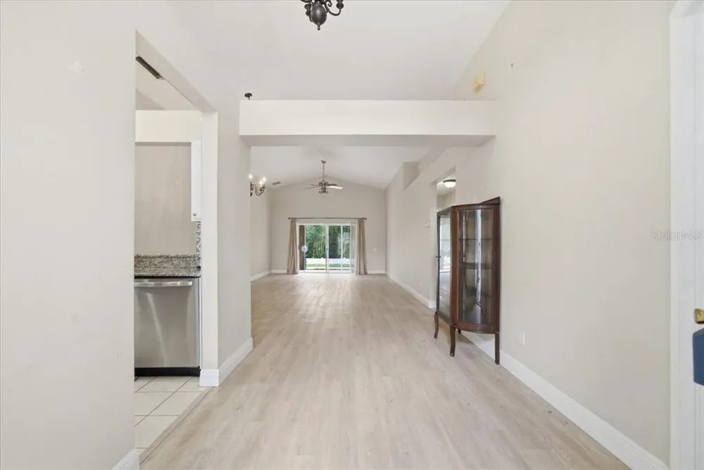 4250 Pine Isle Dr, Lutz, FL 33558