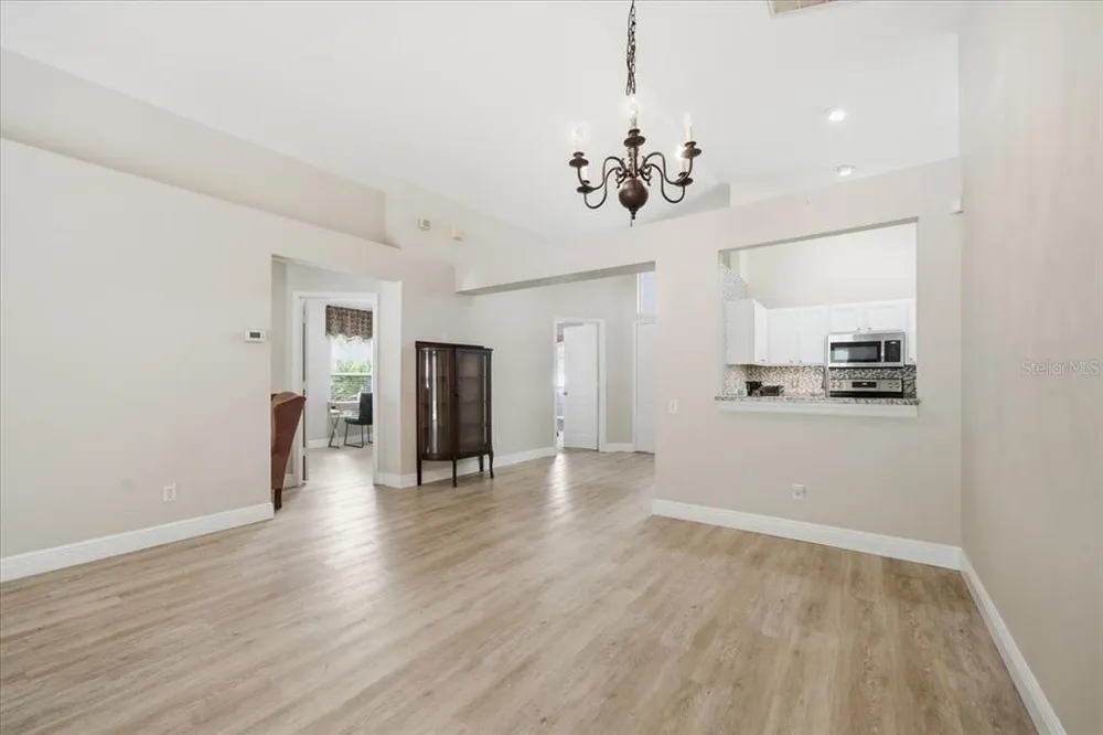 4250 Pine Isle Dr, Lutz, FL 33558
