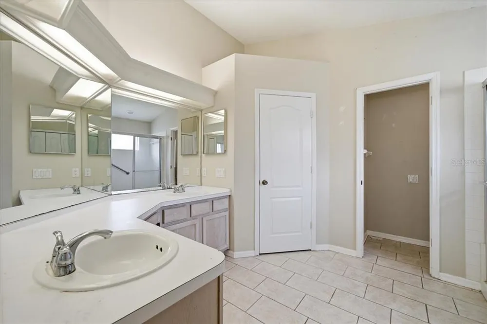 4250 Pine Isle Dr, Lutz, FL 33558