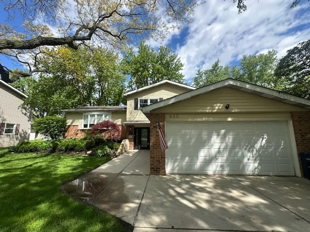 430 71st St, Darien, IL 60561