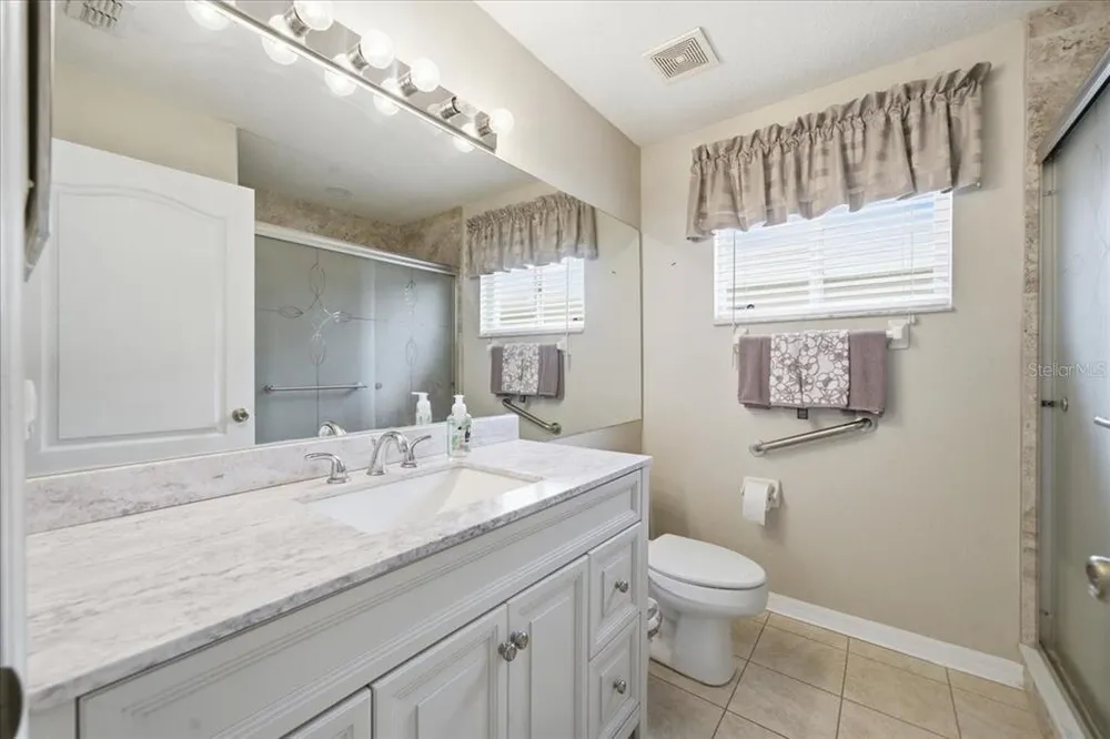 4250 Pine Isle Dr, Lutz, FL 33558