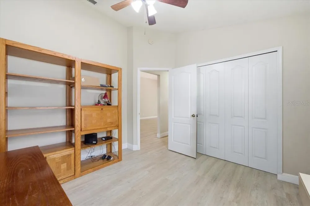 4250 Pine Isle Dr, Lutz, FL 33558