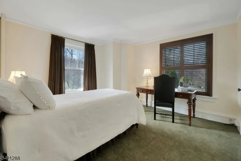 17 Briarcliff Rd, Mountain Lakes, NJ 07046