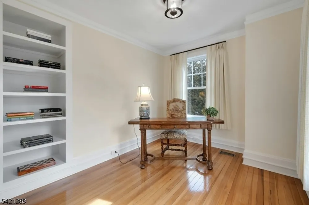 17 Briarcliff Rd, Mountain Lakes, NJ 07046