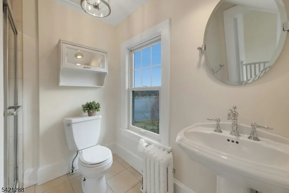 17 Briarcliff Rd, Mountain Lakes, NJ 07046