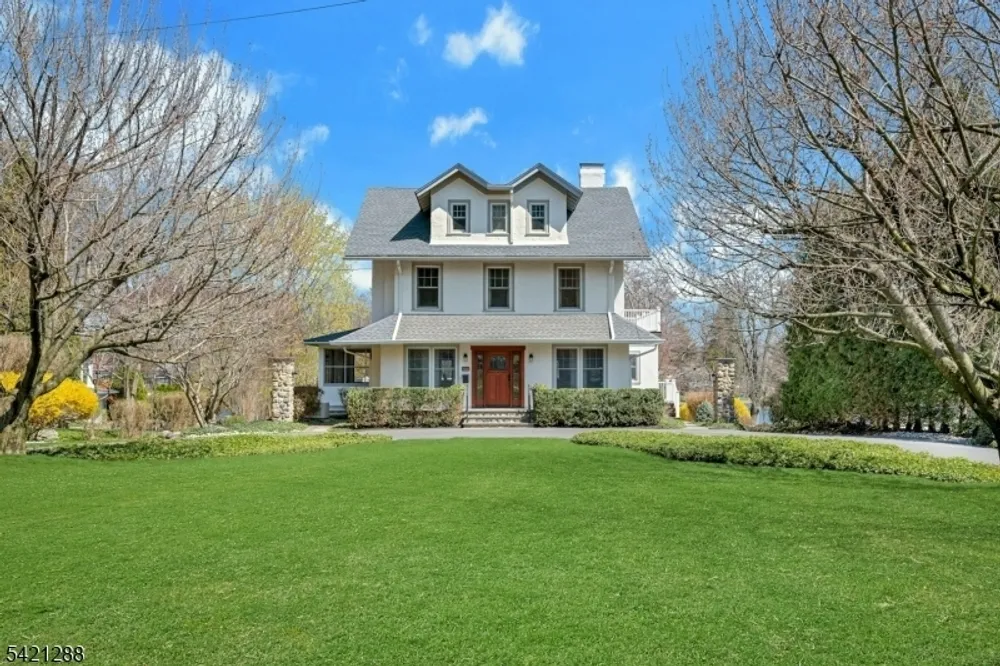 17 Briarcliff Rd, Mountain Lakes, NJ 07046