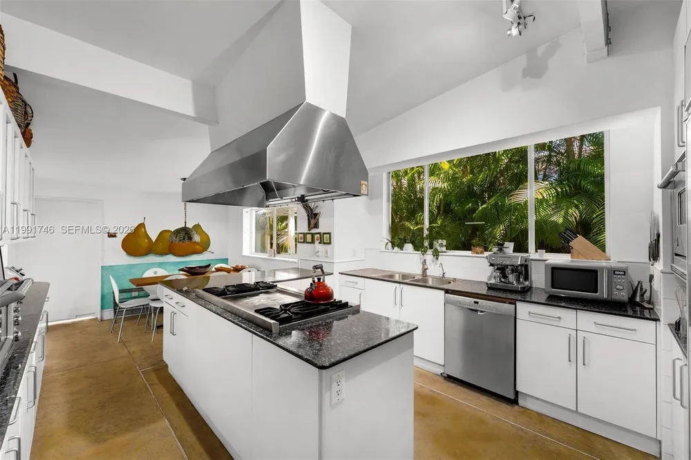 346 Gulf Rd, Key Biscayne, FL 33149