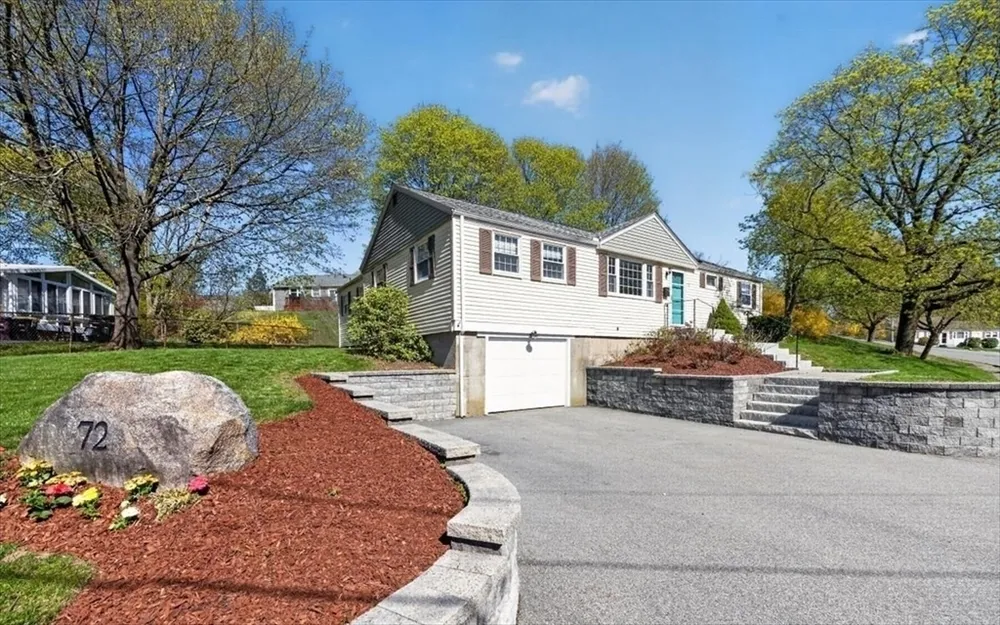 72 Ledgebrook Rd, Weymouth, MA 02190