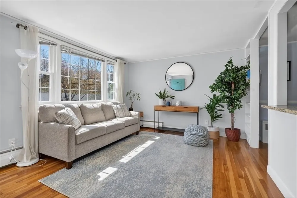 72 Ledgebrook Rd, Weymouth, MA 02190