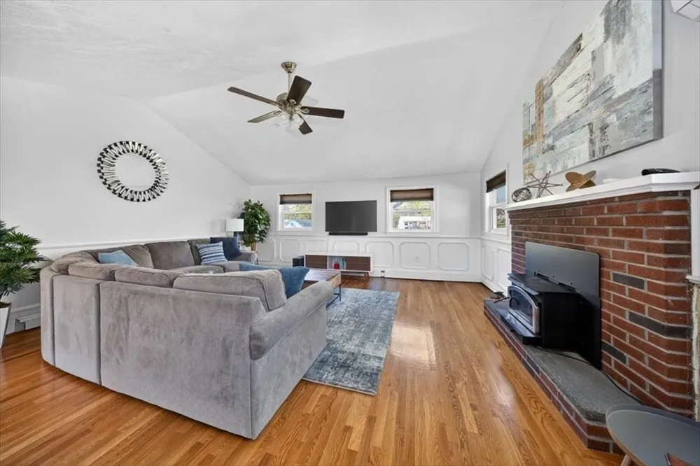 72 Ledgebrook Rd, Weymouth, MA 02190