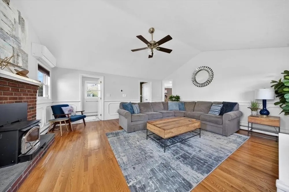 72 Ledgebrook Rd, Weymouth, MA 02190