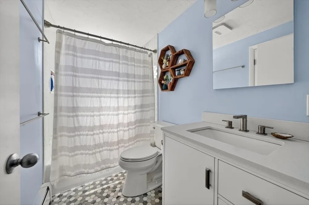 72 Ledgebrook Rd, Weymouth, MA 02190
