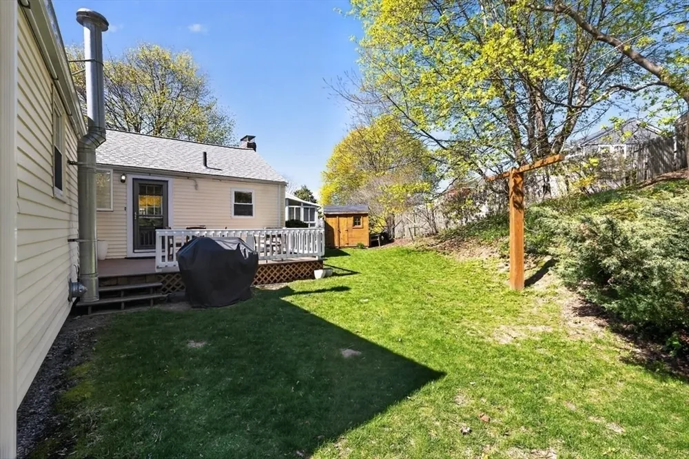 72 Ledgebrook Rd, Weymouth, MA 02190