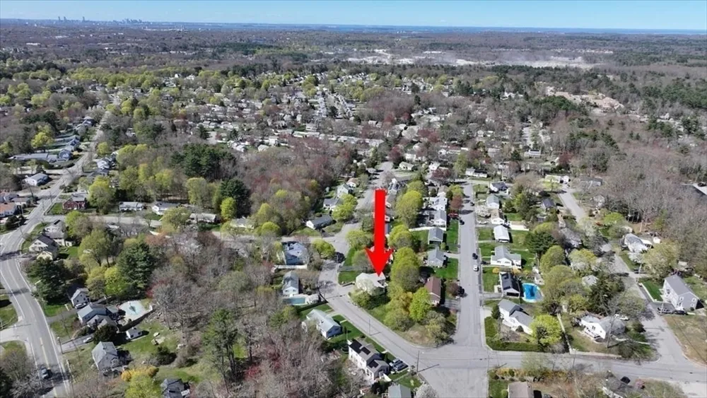72 Ledgebrook Rd, Weymouth, MA 02190