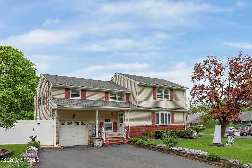 167 Crestview Dr, Middletown, NJ 07748