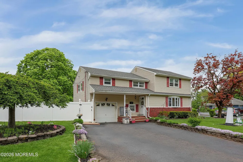 167 Crestview Dr, Middletown, NJ 07748