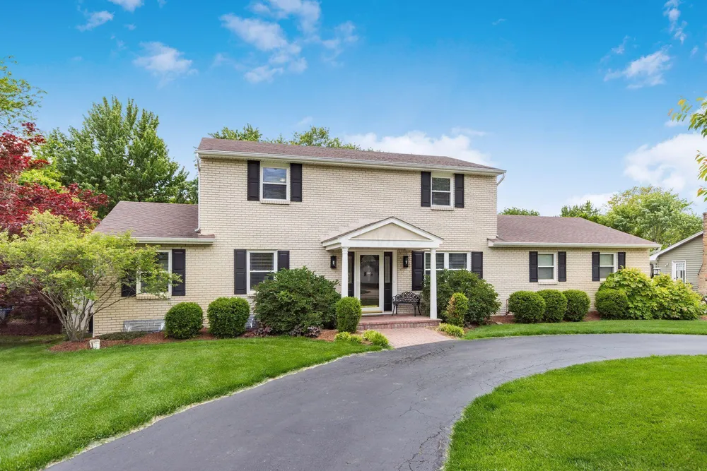 2403 White Rd, Grove City, OH 43123