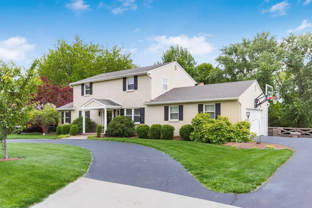 2403 White Rd, Grove City, OH 43123
