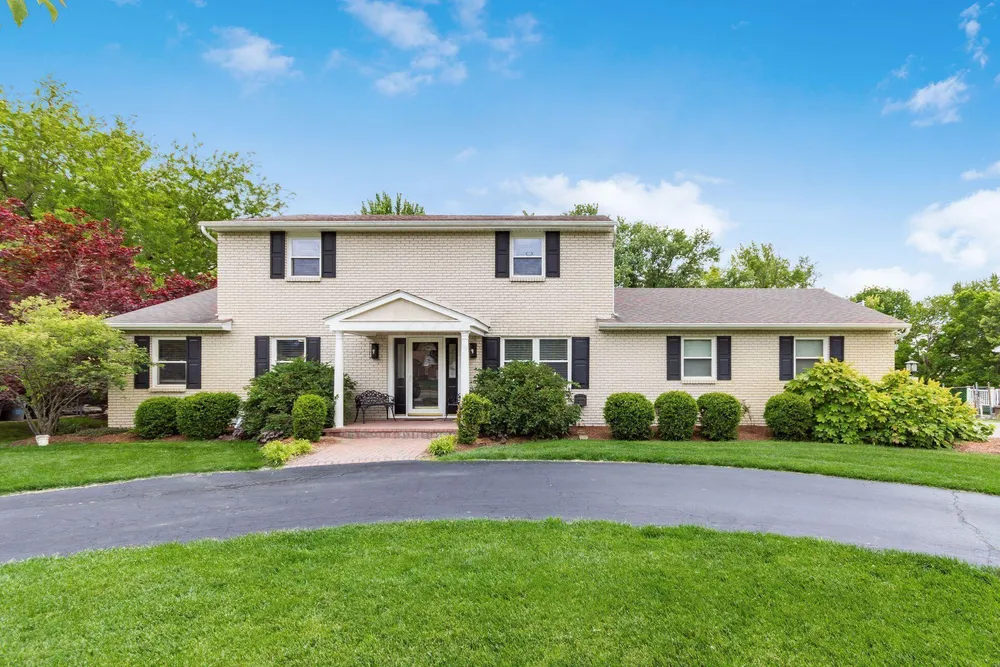 2403 White Rd, Grove City, OH 43123