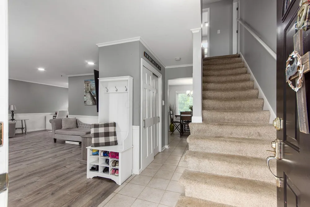 2403 White Rd, Grove City, OH 43123